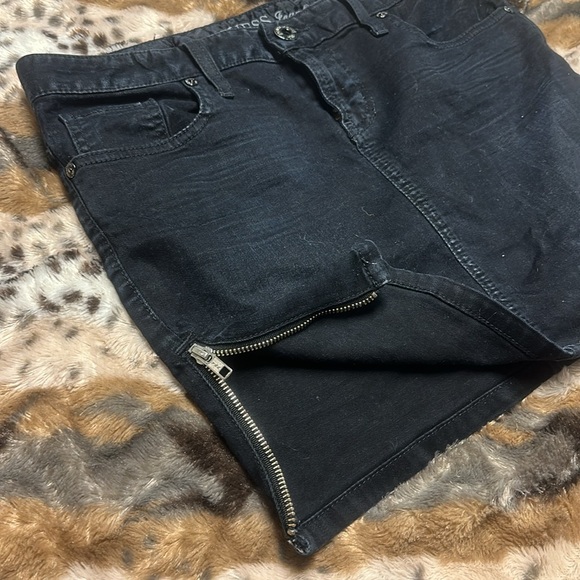 Women’s Guess size 27 Classic Black Denim Mini Skirt - Picture 4 of 6